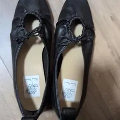 ブラックレザーオープントゥフラットシューズ