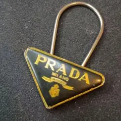 PRADA トライアングルロゴ キーリング レッド M285 - メルカリ