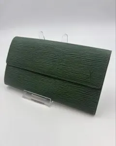 ルイヴィトン　ポルトトレゾール インターナショナル 三つ折り長財布 エピグリーン