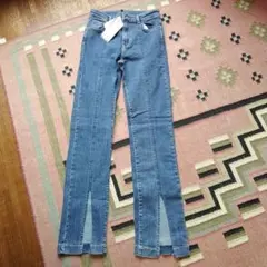 カルツェドニア　デニムパンツ　スキニーフレア　スリットのサムネイル
