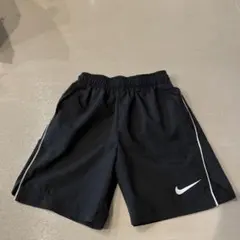 Nike DRI-FIT 黒 半ズボン　130〜140