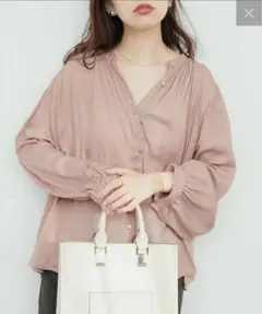 natural coutureナチュラルクチュール マット釦とろみサテンブラウスのサムネイル