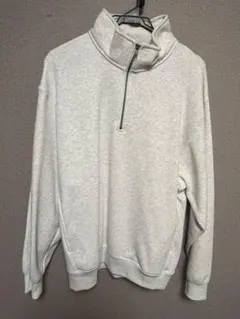 ハーフジップライトグレーセーター