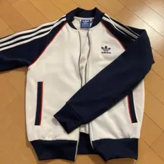 ベイビーわるきゅーれ 杉本ちさと(高石あかり)着用モデル adidas