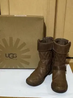 UGG ブラウンショートブーツ キルティング