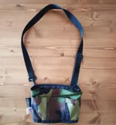 ☆美品☆【MELO】サコッシュ　迷彩柄 オーバルシェイプドバッグ ポシェット