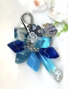 レジン　ブルー系　じゃらじゃら　キーホルダー　ハンドメイド　チャーム