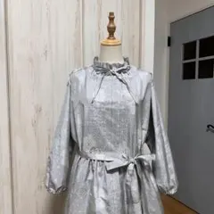着物リメイク 白大島紬からピンタックの襟ギャザーワンピース(L)