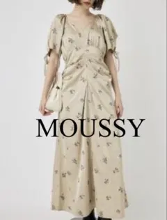 マウジー　サテン 花柄刺繍 バタフライスリーブワンピース