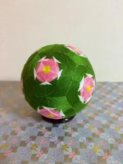 緑色の花柄刺繍手毬