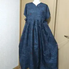 着物リメイク 紺色花柄紬 ヨーク切り替えギャザーワンピース