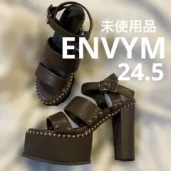 ブラウン プラットフォームサンダル スタッズ付きアンビー　厚底ENVYMのサムネイル
