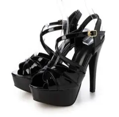 ブラックエナメルストラップサンダル