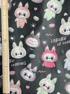 46cm x 72cm 薄手防水　ラブブ柄　黒　生地