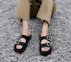 CHARLES & KEITH キラキラビジュー　ジェムバックル サンダルのサムネイル