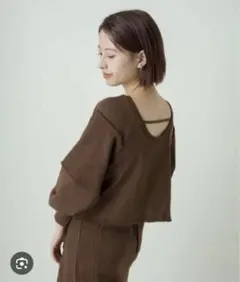 【Kastane】クロップドロゴスウェット ブラウンのサムネイル