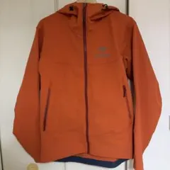 【最終値下げ】ARC’TERYX アークテリクス フード付きマウンテンパーカーのサムネイル