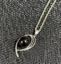 シルバー曲線デザイン黒ビーズネックレス