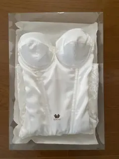 ホワイトレース付きコルセットドレス