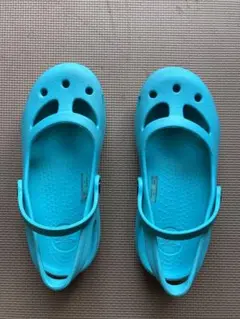 クロックス　青 ストラップ付きサンダル