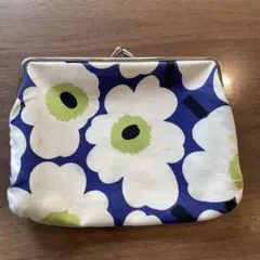 マリメッコ 花柄ネイビー小型ポーチ