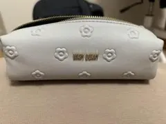 マリークヮント シンプルエンボスデイジースクエアペンケース