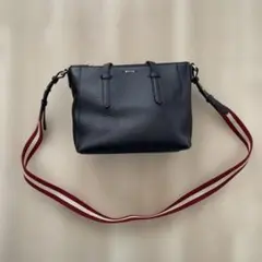 美品】 BALLY ショルダーバッグ カメラバッグ メタルロゴ ブラック 