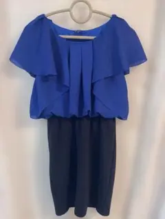 青フリルドレス
