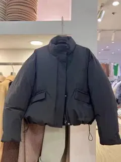 ブラックショート丈ダウンジャケット