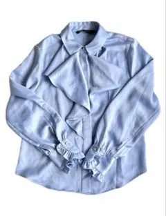 【訳あり】ZARA フリル付きボウタイシャツライトブルー　ビジューボタン S