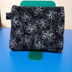 花柄刺繍ポーチ 黒、16x22x3cm位