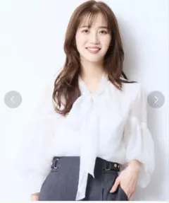 ジャスグリッティー　プチラメドットボウタイブラウス　ホワイト