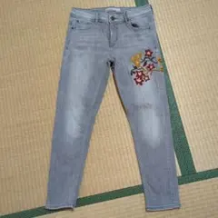 ZARA　グレー　花　デニム　ジーンズ　ザラ