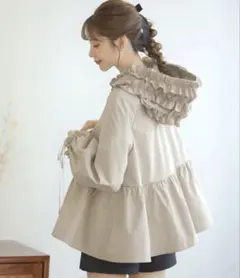 fitmore フィットモア フリルフードティアードジャケット ベージュ