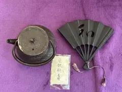 京鉄器 鉄瓶 風景高彫紋 手書き栞 ＆ 鉄製 扇型瓶敷セット 茶道具 煎茶道具