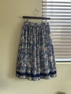 L’est Rose Paris 花柄フレアスカート 膝丈スカート