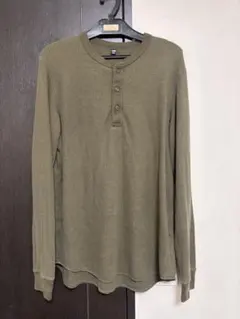 UNIQLO サーマル ヘンリーネック カットソー　オリーブ