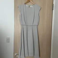 オフホワイト　ノースリーブ ピース　9号