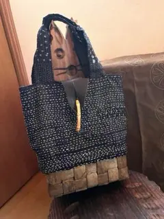 沢クルミ籠バッグ 絣に刺子　竹の留め具付き　持ち手に皮の当て布　ハンドメイドf