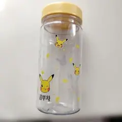 ピカチュウデザインの透明ボトル