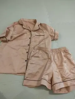 GU ベージュ サテン　半袖パジャマ　セット Mサイズ