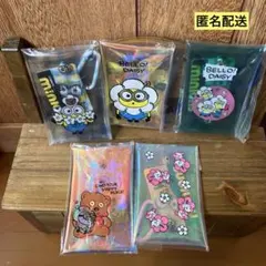 ミニオン カラビナ付きクリアマルチケース ５種