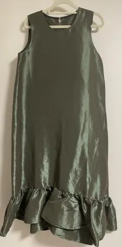 ダークグリーン ノースリーブ ワンピース フリル付き