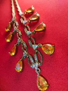 エレガントなイエローオレンジネックレス