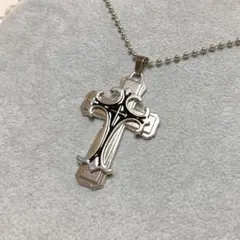 クロスオンクロスデザインシルバーカラーブラック十字架ロザリオネックレス黒