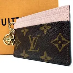 ルイヴィトン モノグラム ポルトカルトLVチャーム カードケース ローズ ピンク