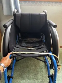 メーカーミキ 自走用車椅子スポーツタイプ ホワイトフレーム ブラック
