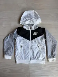 新品未使用　ナイキ　ウィンドブレーカー　黒　白