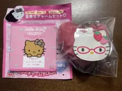 【週末値下げ】ハローキティ ふわふわ ファーチャームBOOK イチゴめがねっコ