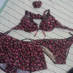 最終お値下げ♡水着4点セット！♪黒花柄